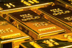 Closeup picture of some pure gold metal bars laying in a row.